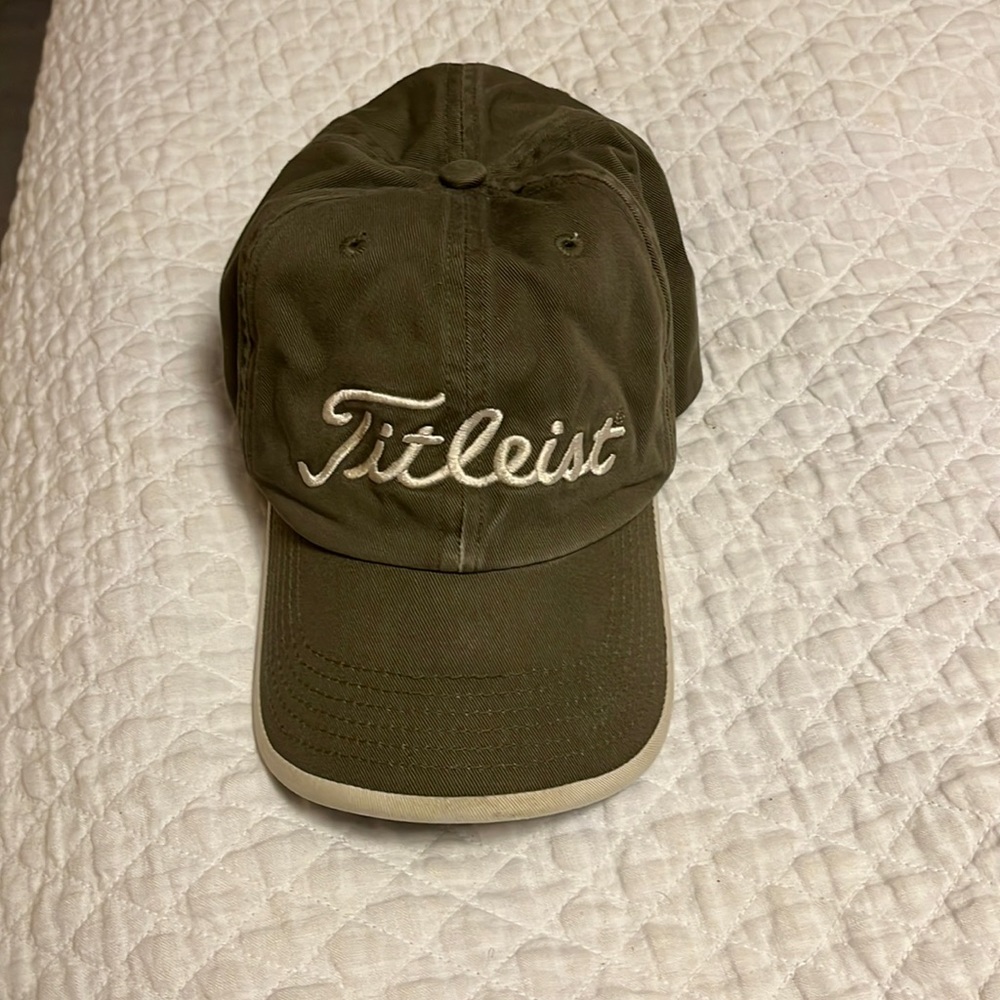 selling a green titleist golf hat